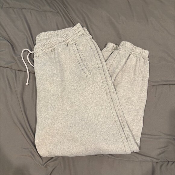 A&F- Essential Sunday in Grey- Luxury Sweatpants - Picture 2 of 3